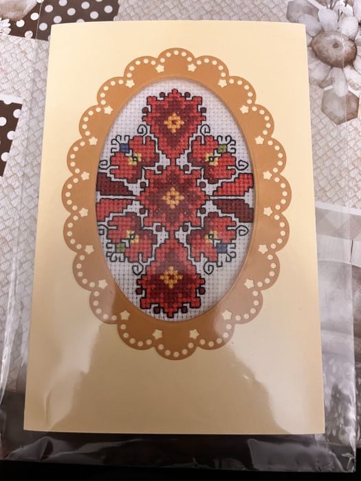 Картички с бродерия