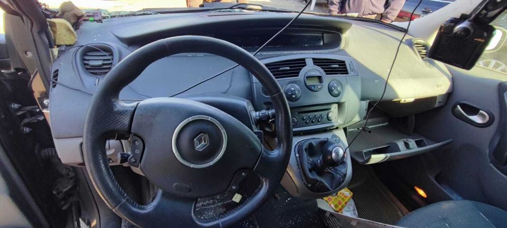 Dezmembrez Renault Scenic 2 an 2008 1.9 DCi cod motor F9Q