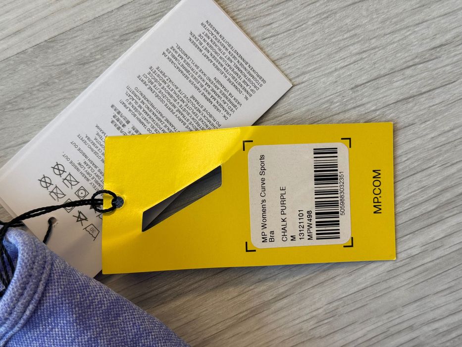 Спортно бюстие на My Protein с етикет