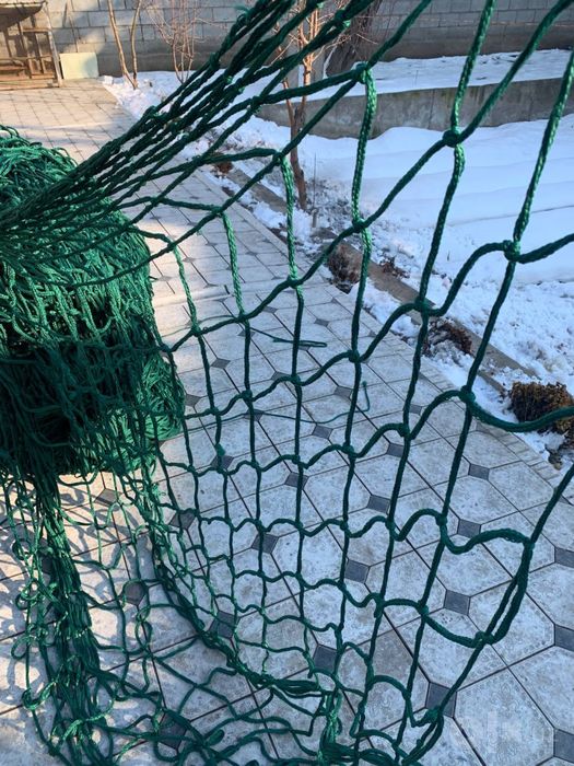 Futbol maydonlari va sport zallar uchun himoya setkalar