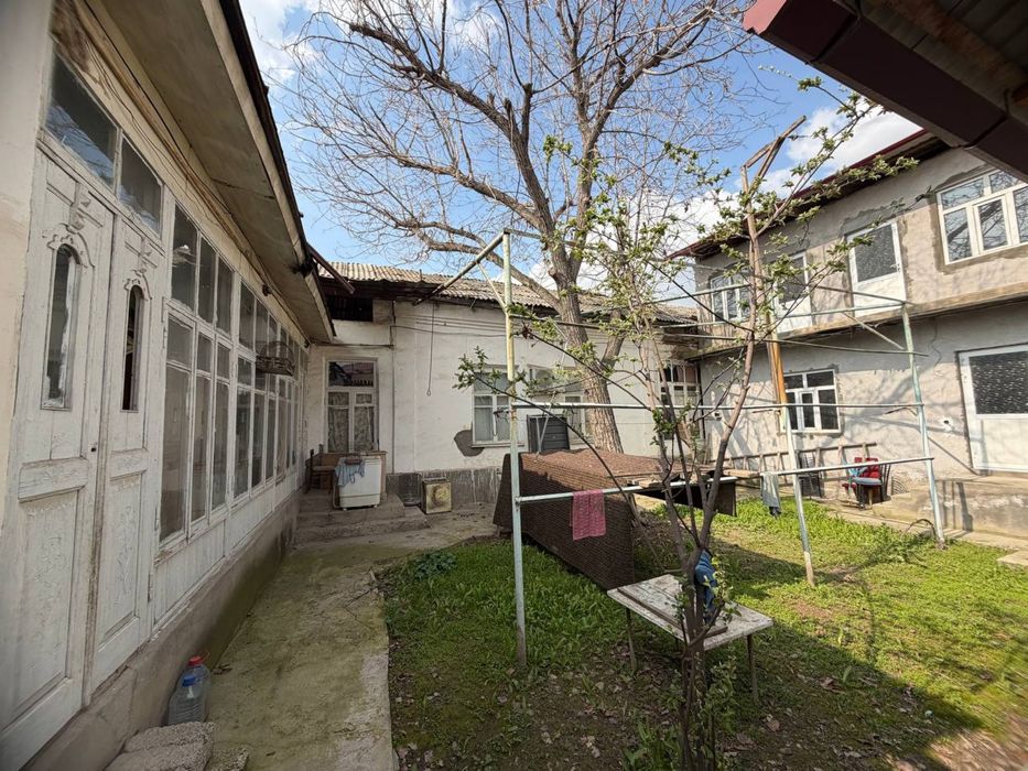 2,8 sotuk 5 ta hona uy sotilad