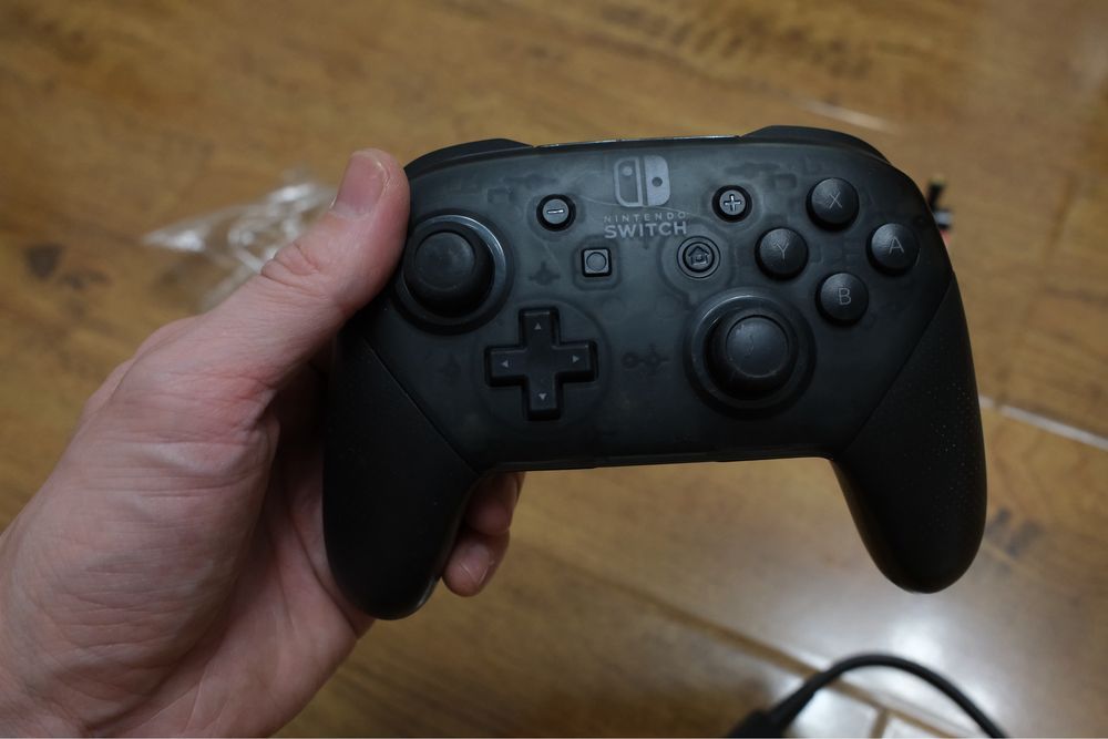 Продам конроллер Nintendo Switch + док-станция + карточки амибо