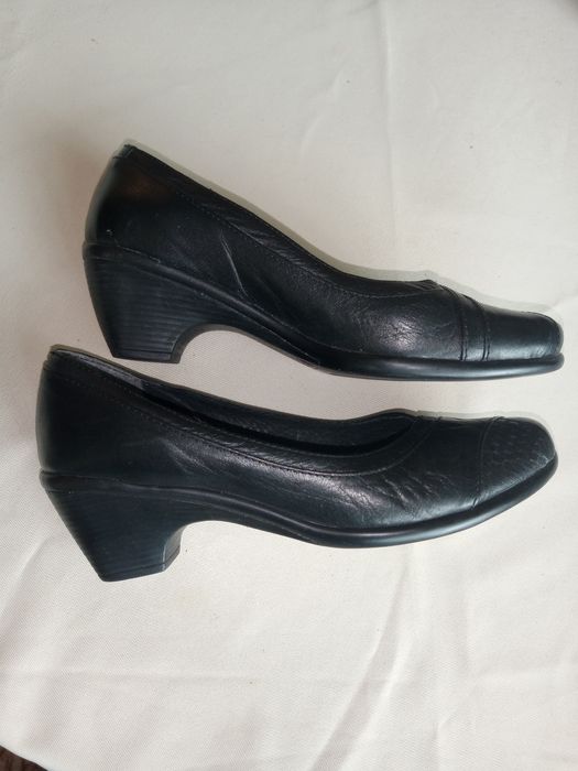 Дамски черни обувки номер 38