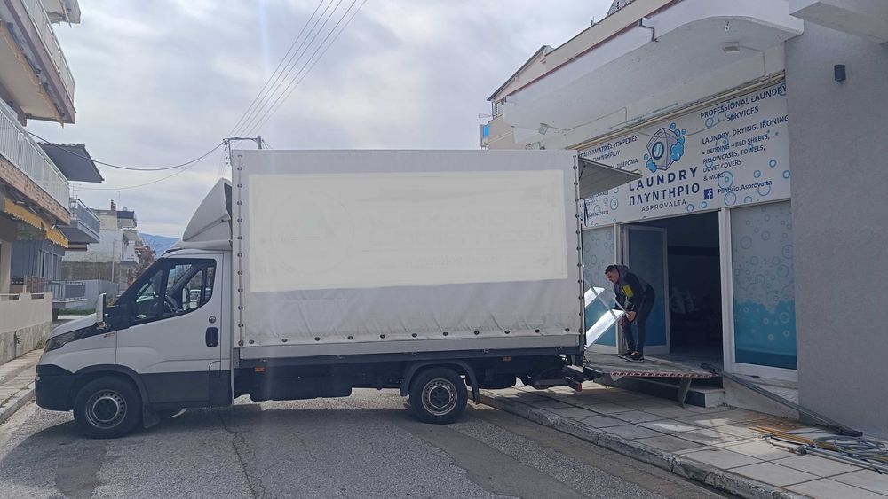 Транспортни услуги с бус с падащ борд до 2.5т.