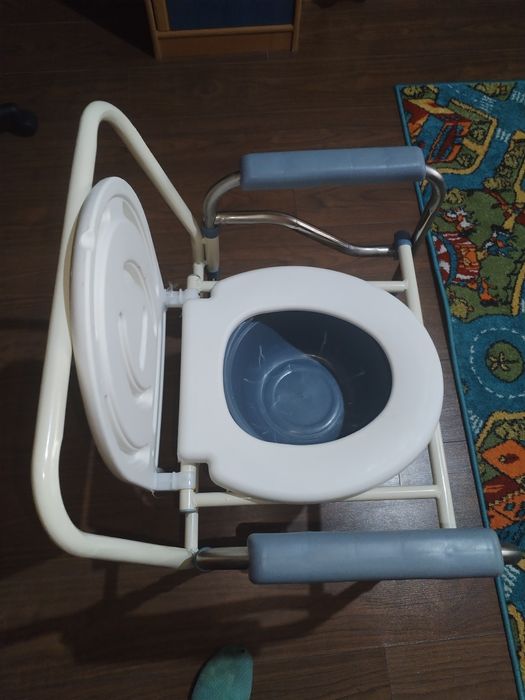 Scaun demontabil cu wc