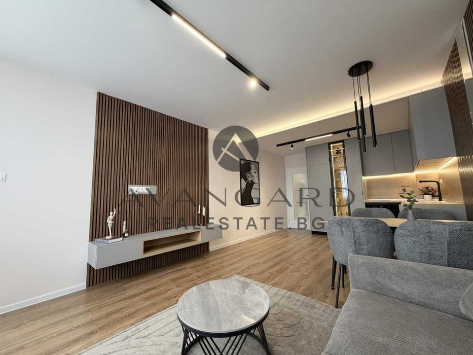 оф.25472 Дизайнерски тристаен/ Съдийски