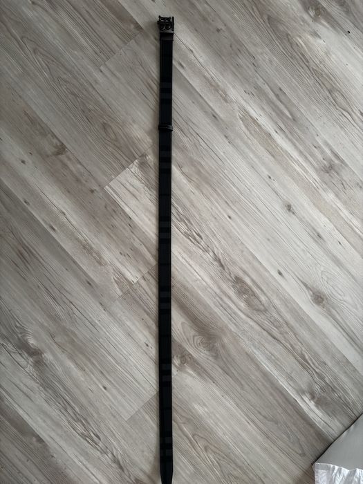 Curea neagra Burberry