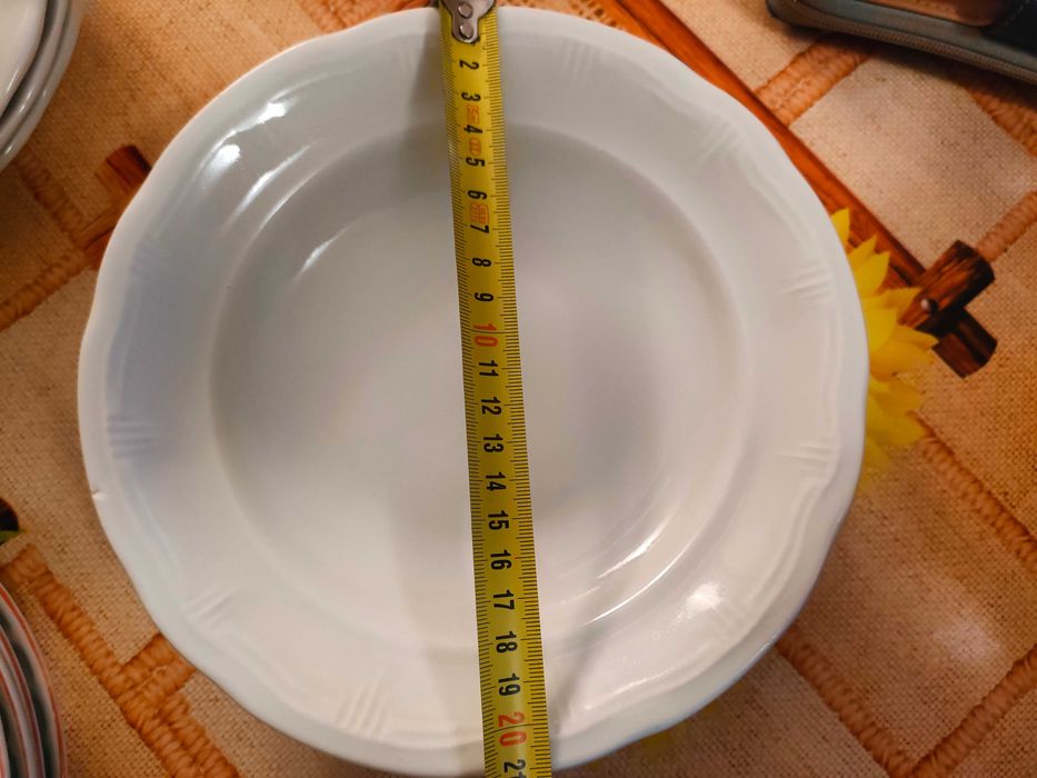 Старини порцеланови чинии за хранене