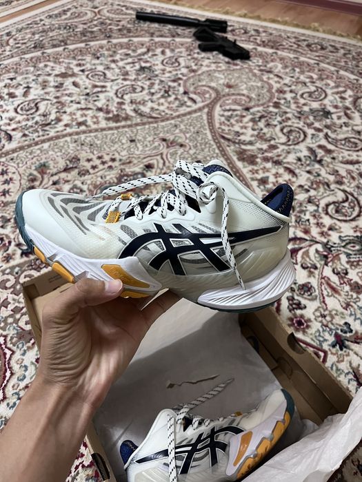 Продается Крассовки Asics