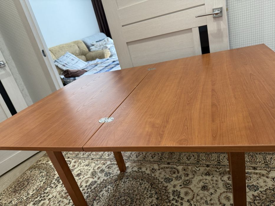 Стол куханный.