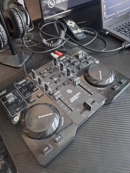 Диджей Контролер Hercules DJControl Instinct