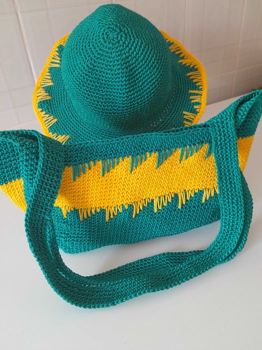 Шапка вязаная крючком