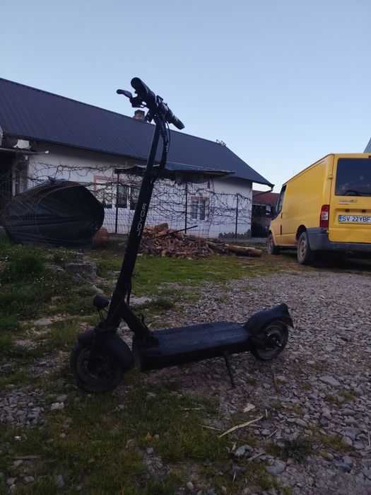 Vând trotinetă electrica joyor y8s cu accelerația stricată