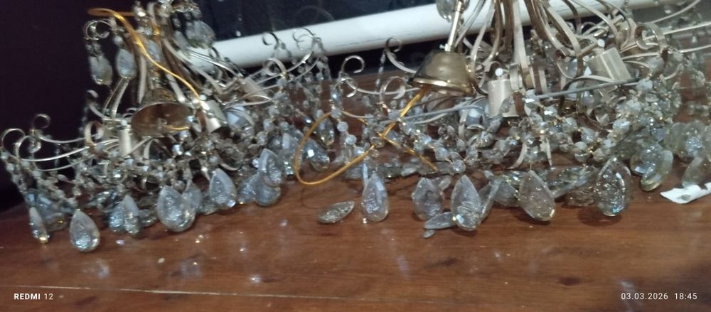 Продам две люстры