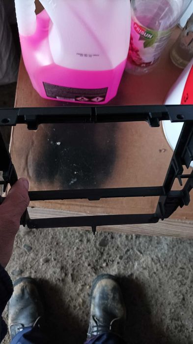 Продавам мултимедия и две рамки за Фолксваген