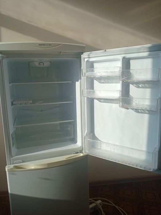 Продам срочно холодильник