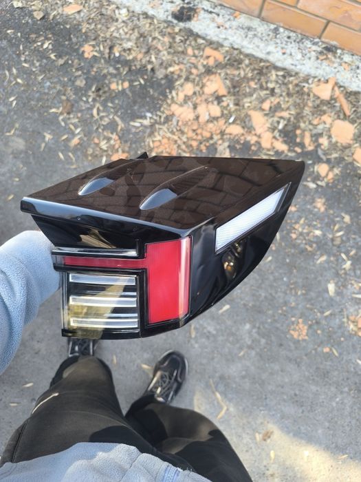 Продам задний правый фонарь