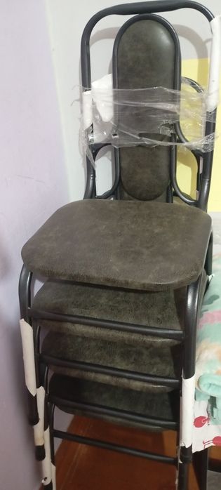 Продам стулья новые