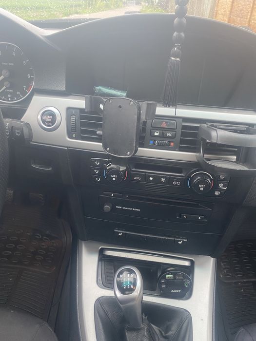 Bmw e90-320i-2006-150 cp (3000€negociabil)