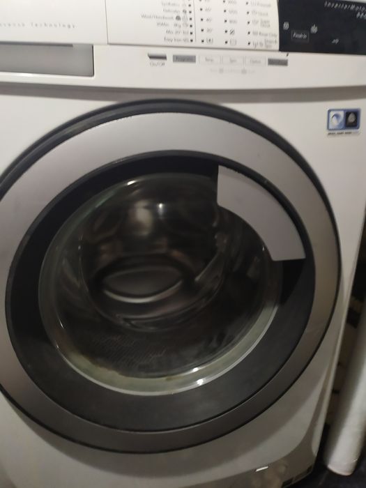 Продавам пералня AEG