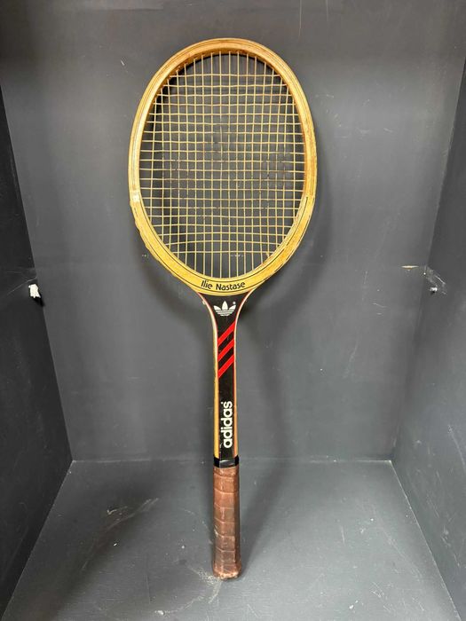 Racheta semnata Ilie Nastase