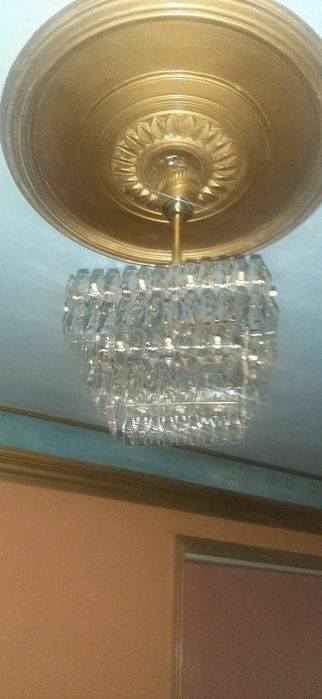 Люстра хрустальная чешская.в отличном состоянии богатый красивый вид.