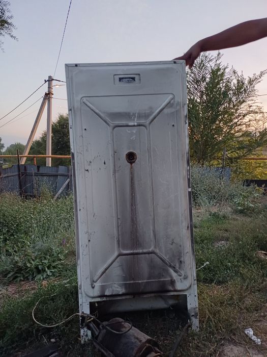 Не рабочий холодильник. Зил