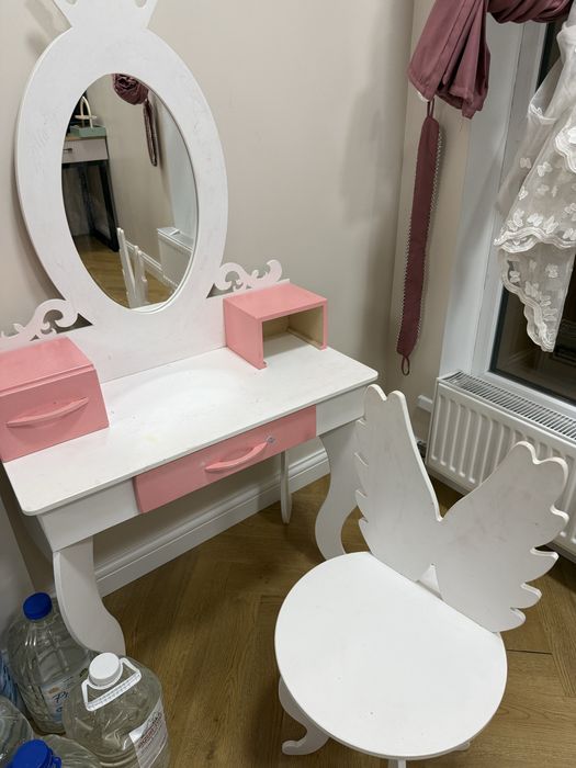 Детский туалетный столик