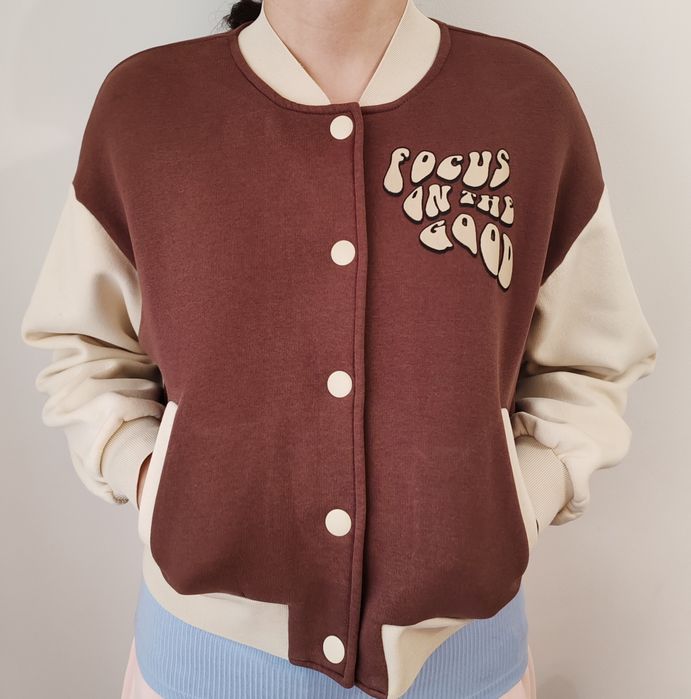 Jachetă Bomber Bershka "Focus on the Good" – Stil College / Varsity (Stare Excelentă)