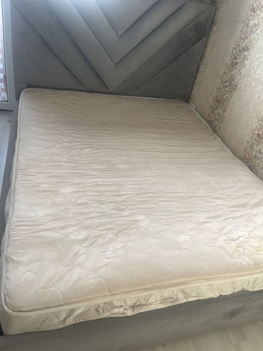 Двух спальный кровать