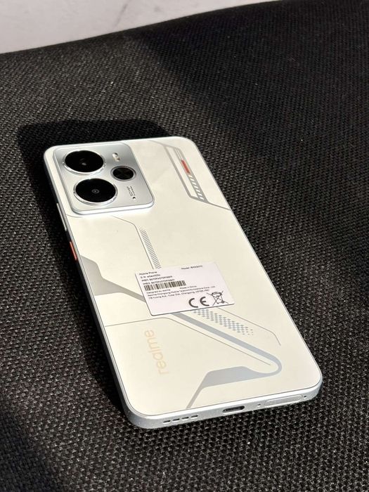 ЧИСТО НОВ Realme 14 5G – 8GB RAM / 256GB – САМО 200 €!