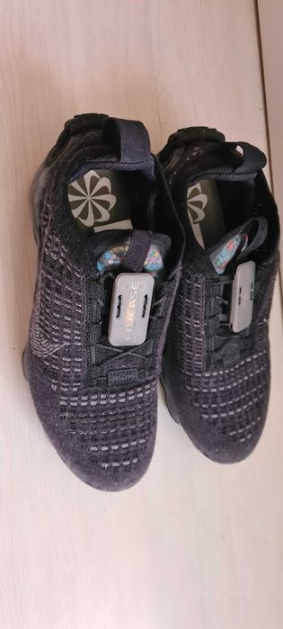 Adidasi Nike vapormax