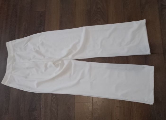 Бял елегантен панталон