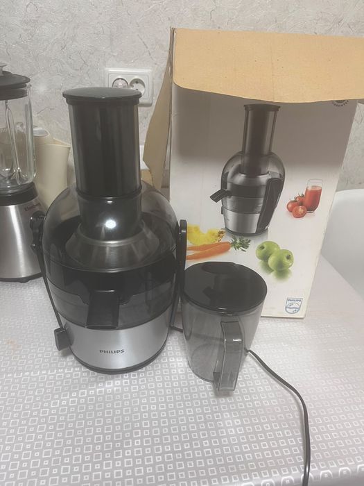 Соковыжималка центробежная Philips Viva Collection HR1863