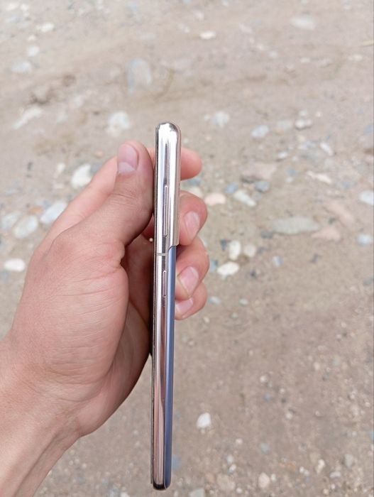 Samsung S21 bitta Smkartalik kareski. Aybi yuq