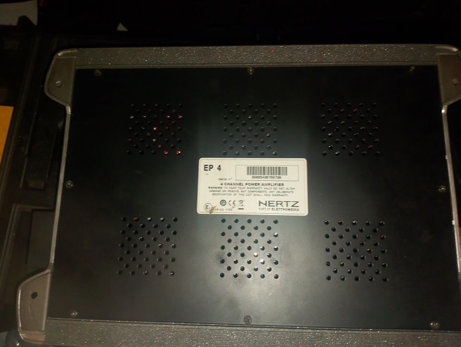 Продавам усилвател Hertz в перфектно състояние