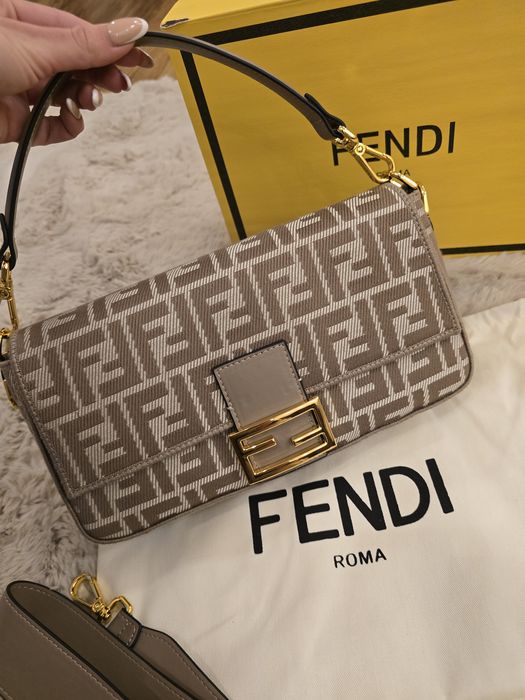 Налична чанта Fendi Baguette
