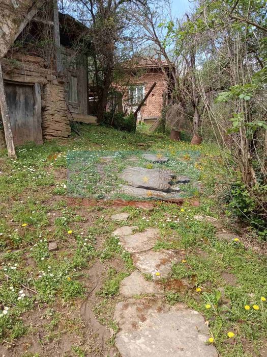 Къща с двор 4 дка в с. Калугерово