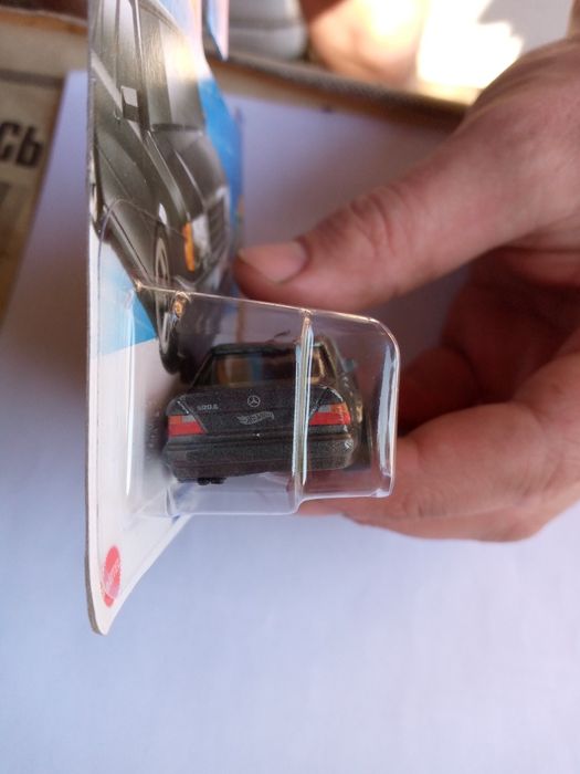 Моделька Mercedes Benz 500E Hot Wheels