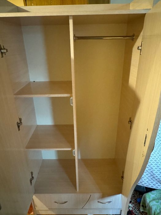 Shkaf sotiladi. Holati yaxshi.