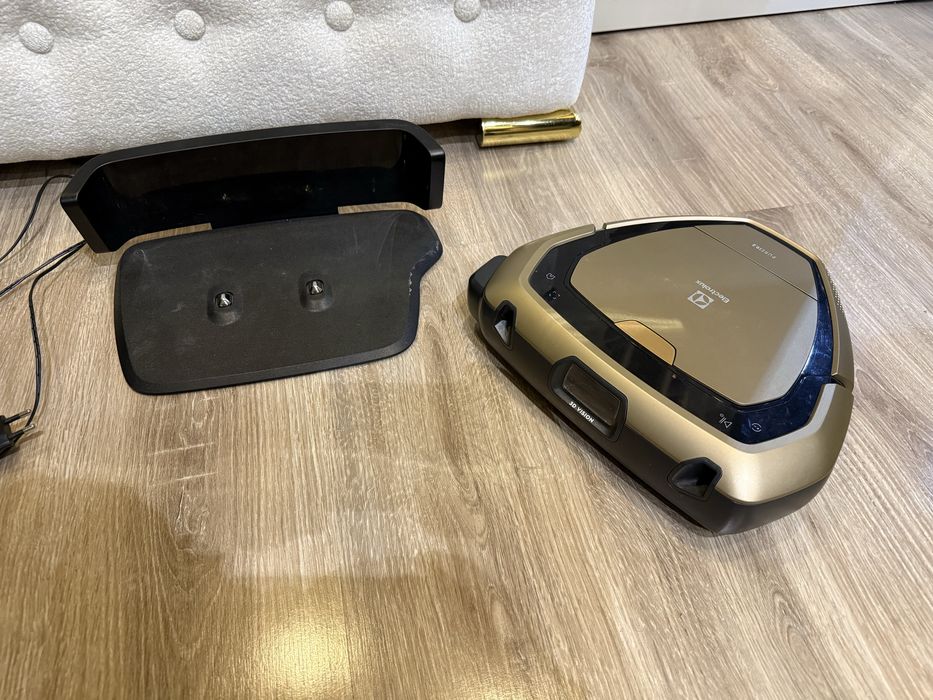 * ELECTROLUX Pure i9.2 умный робот пылесос оригинал привезен из США