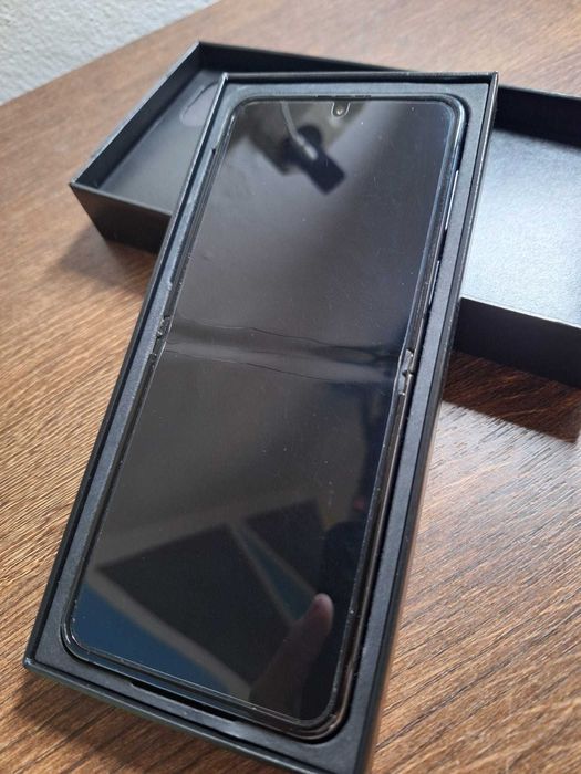 Samsung Galaxy Z Flip5 256GB 8GB RAM Gri – Stare foarte bună – Mic defect ecran