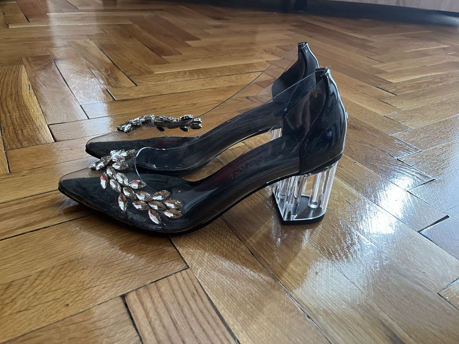 Обувки на ток с камъни