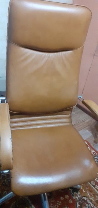 Кожаное кресло состояние хороший