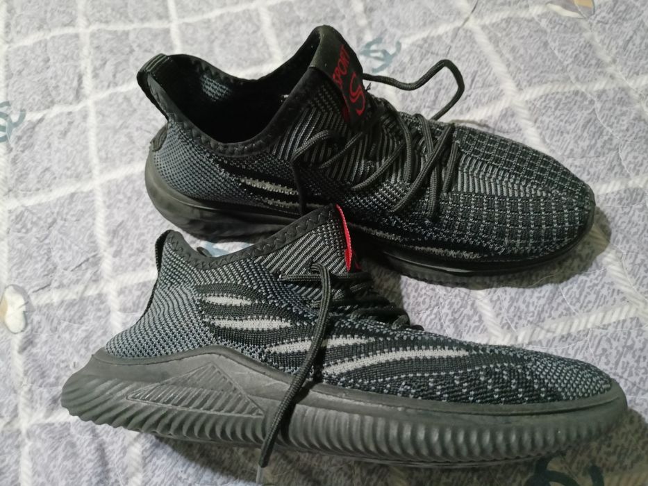 Кроссовки отличного качества 37