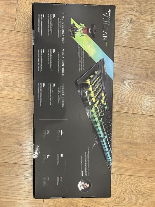 ROCCAT Vulcan Pro Геймърска механична клавиатура