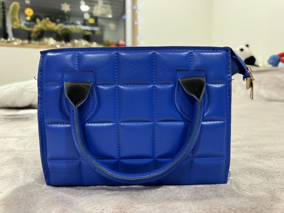 Малка дамска чантичка