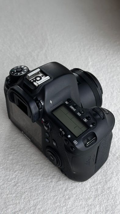 Продам фотокамеру Canon 6D