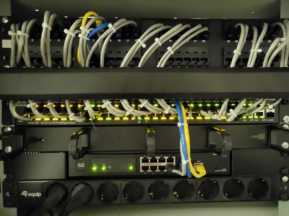 Servicii IT si  Instalații Tehnice pentru Firme si Locuințe