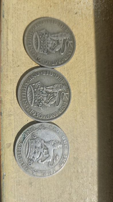 One Shilling x 3 buc